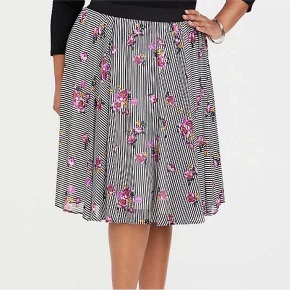Torrid Midi Chiffon Floral Skater Skirt Torrid Size 2x - Picture 3 of 12